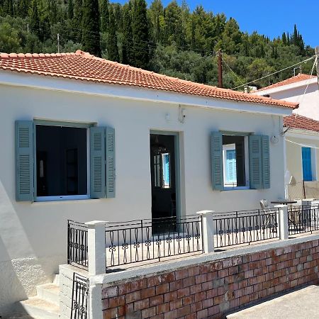 Modern Cottage On The Sea Ithaka Exteriér fotografie
