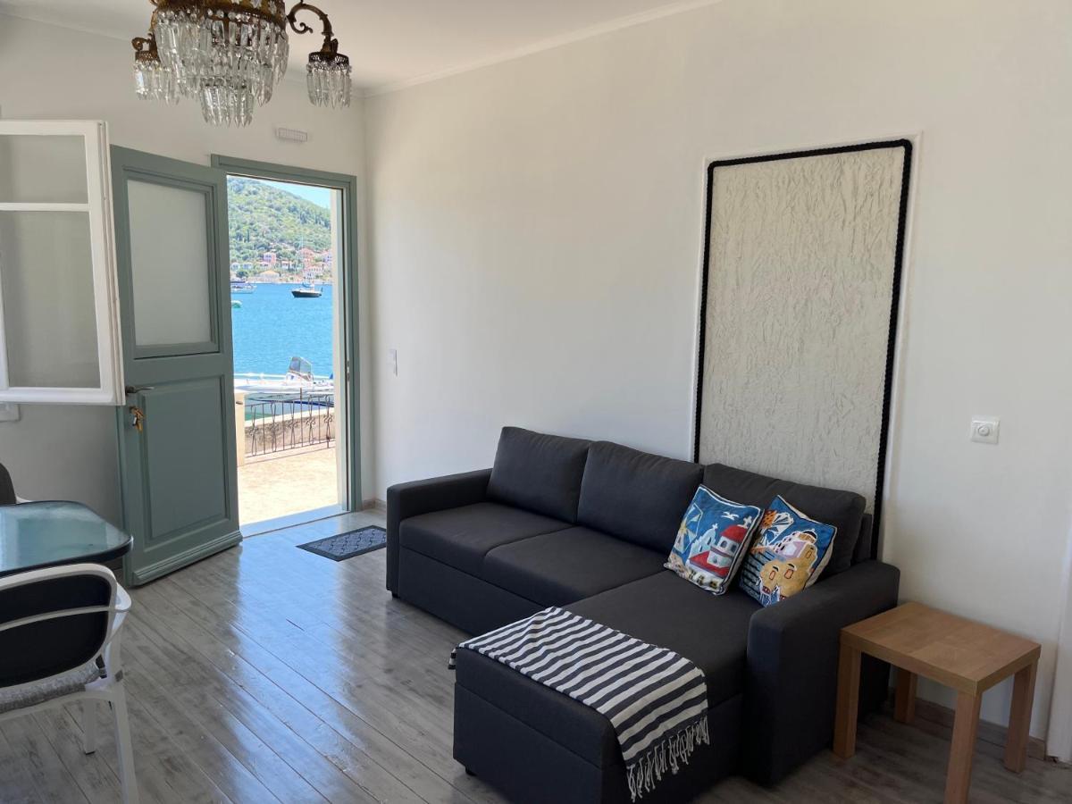 Modern Cottage On The Sea Ithaka Exteriér fotografie